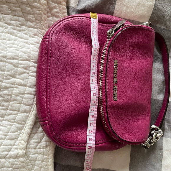 Micheal Kors Fushia Shoulder Bag - Picture 6 of 6
